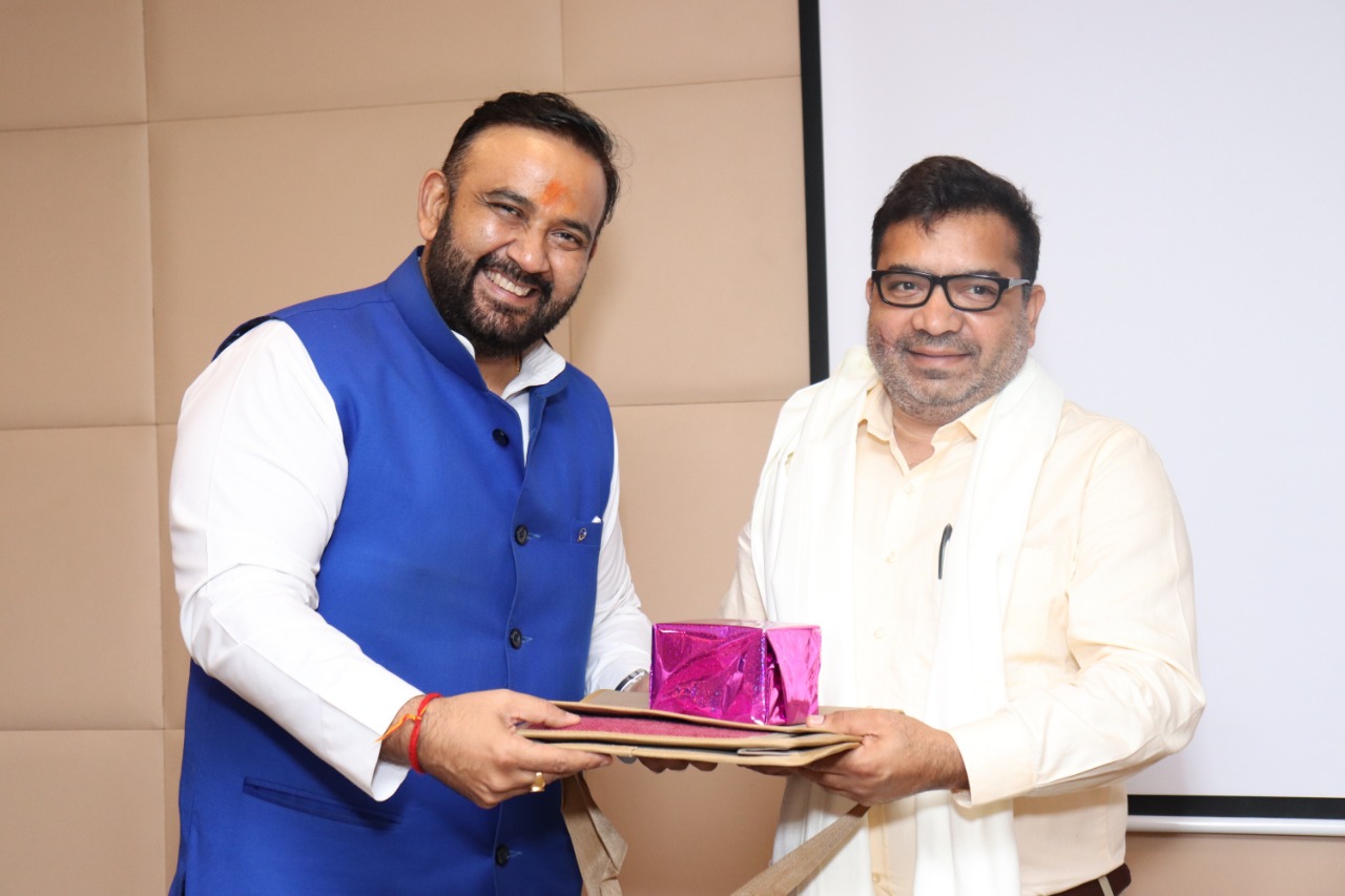 जेजे इंस्टिट्यूट ऑफ़ मेडिकल साइंसेस जीवन ज्योति हॉस्पिटल के पंद्रहवें फाउंडेशन डे के अवसर पर नि:शुल्क स्त्री रोग व बाल रोग जांच शिविर का किया गया आयोजन।