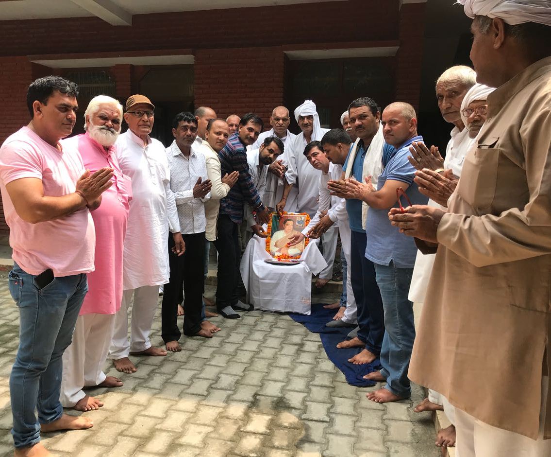 कांग्रेस कार्यकर्ताओं ने राजीव गांधी को जयंती पर किया नमन * पूर्व विधायक जून के कार्यालय में कार्यकर्ताओं ने किया नमन