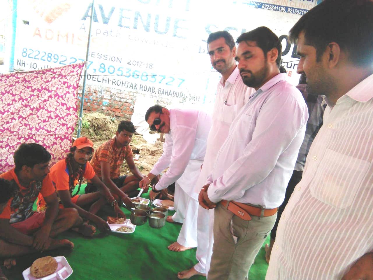 कांवडियों की सेवा से मिलता है कांवड़ लाने जैसा फल: राजेंद्र जून * पूर्व विधायक राजेंद्र जून ने शिविर में की कांवडिय़ों की सेवा