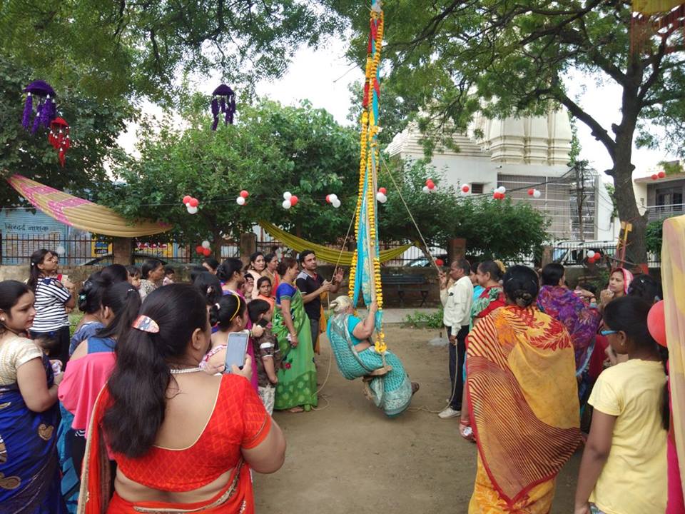 अग्रवाल कॉलोनी में महिला सत्संग मंडली द्वारा हर्षोल्लास से मनाया गया तीज उत्सव।