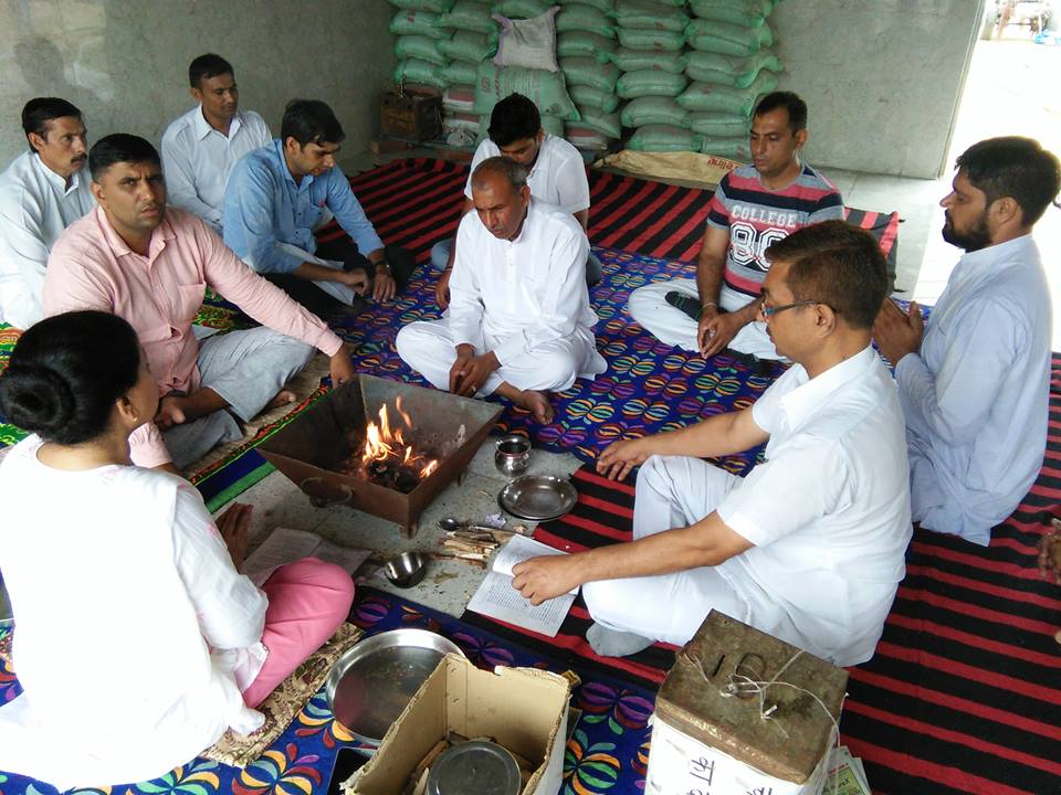 जाखौदा स्थित निर्माणाधीन उपचार केन्द्र में रविवार को हुआ हवन यज्ञ का आयोजन