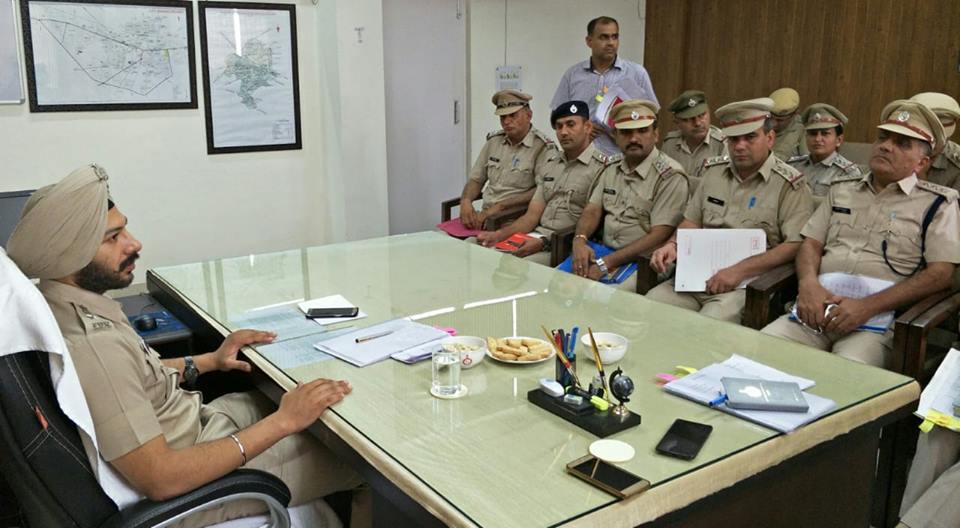 एसपी ने दिए सुरक्षा के पुख्ता प्रबन्ध करने व जनसम्पर्क अभियान चलाने के निर्देश