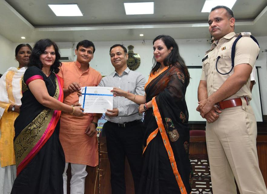 डॉ आशा शर्मा को एडीजीपी ने किया सम्मनित