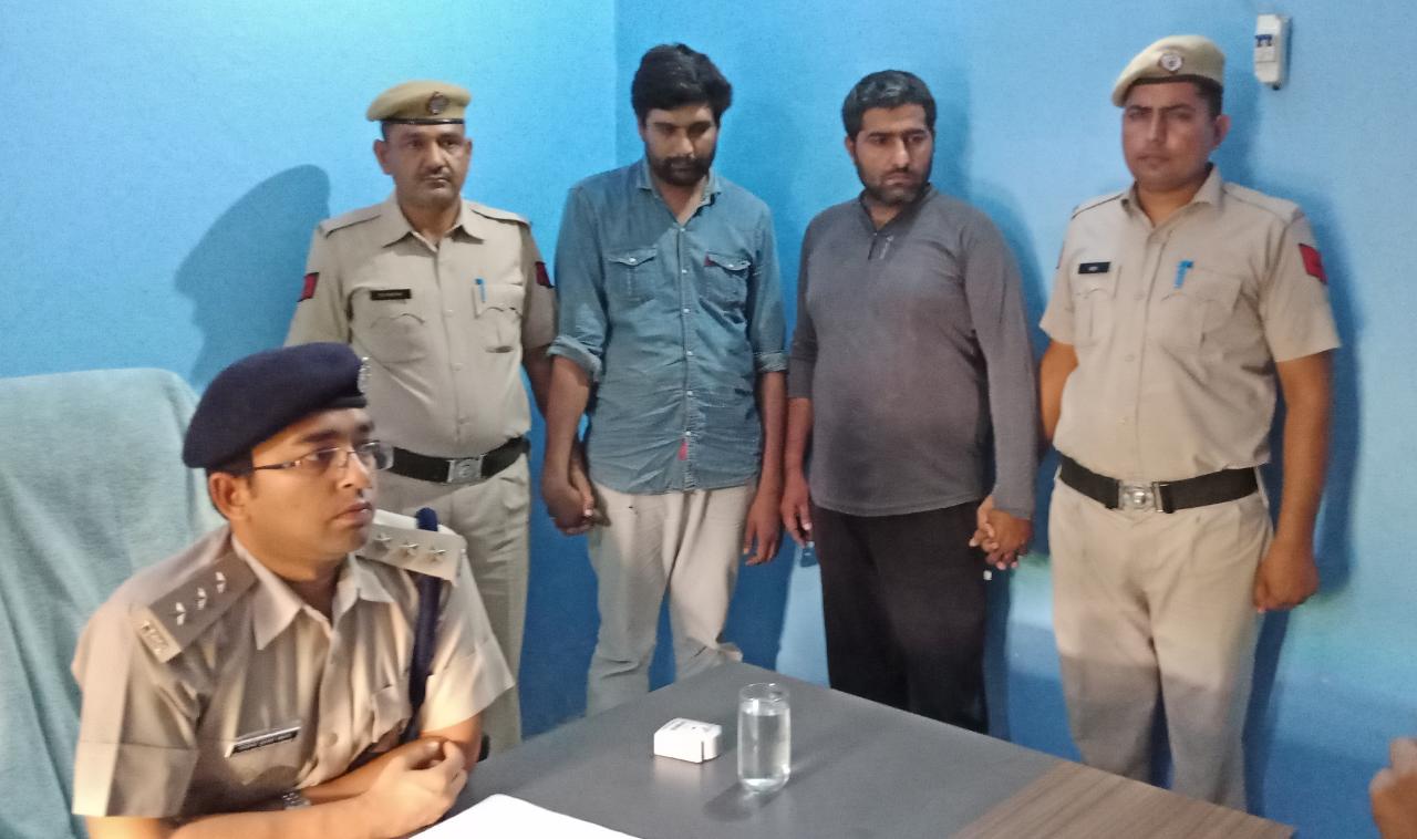 दिल्ली व गुरुग्राम से कारें व बाइक चुराने वाले दो शातिर आरोपी गिरफ्तार , अभी तक दिल्ली व गरुग्राम में अंजाम दे चुके हैं कई वारदात  आरोपियों की निशानदेही पर अभी तक 2 कारें, 4 बाइक व 6 बाइकों के चेसिस बरामद