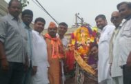 *पूर्व चैयरमैन रवि खत्री ने किया लाइनपार में गणपति विसर्जन शोभायात्रा का शुभारंभ,   धार्मिक कार्यो से बढ़ता है आपसी भाईचारा : रवि खत्री