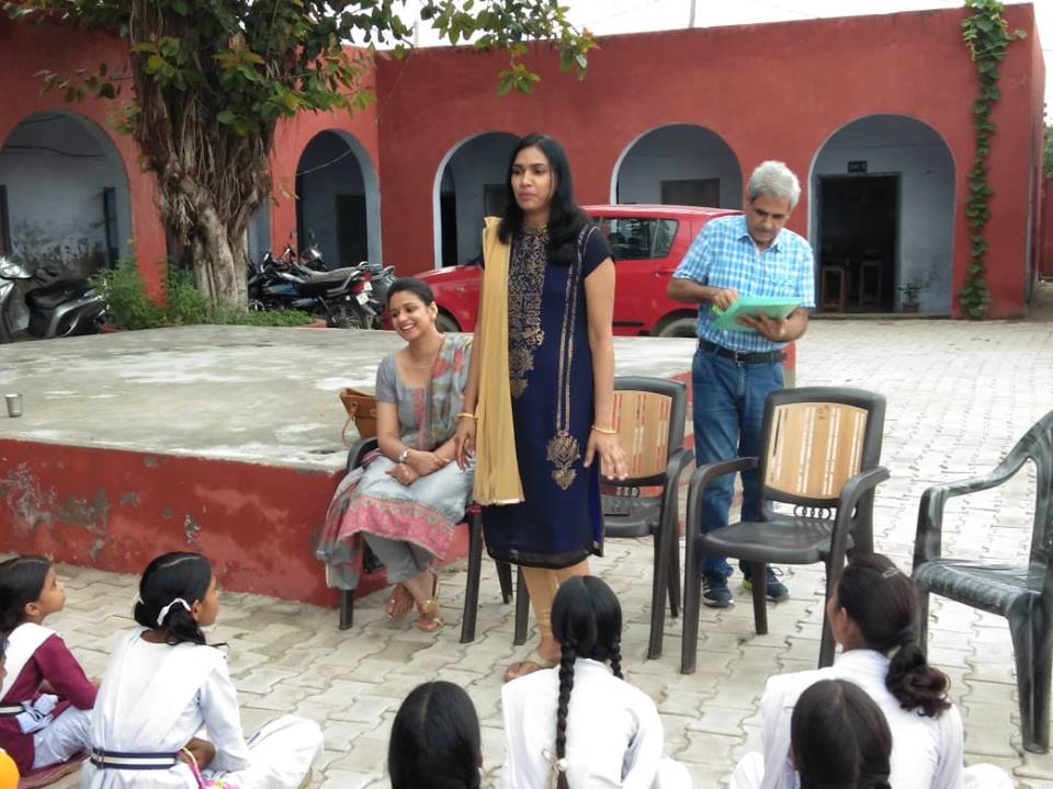 बराही गांव स्थित राजकीय कन्या उच्च विद्यालय में स्वास्थ्य परिचर्चा का किया गया आयोजन ।