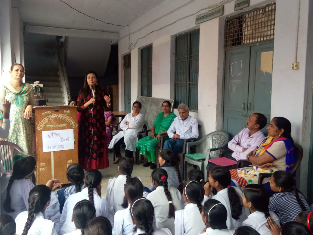 शहर स्थित राजकीय कन्या वरिष्ठ माध्यमिक विद्यालय में कानूनी साक्षरता मिशन के अन्तर्गत गर्ल्ज चाईल्ड दिवस के अवसर पर किया गया विशेष विधिक साक्षरता कैम्प का आयोजन।