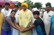 सरकार की नई खेल नीति ने बढ़ाया दुनिया में हमारा नाम: धनखड़ - कृषि मंत्री धनखड़ ने लाडपुर में खिलाडिय़ों को किया प्रोत्साहित