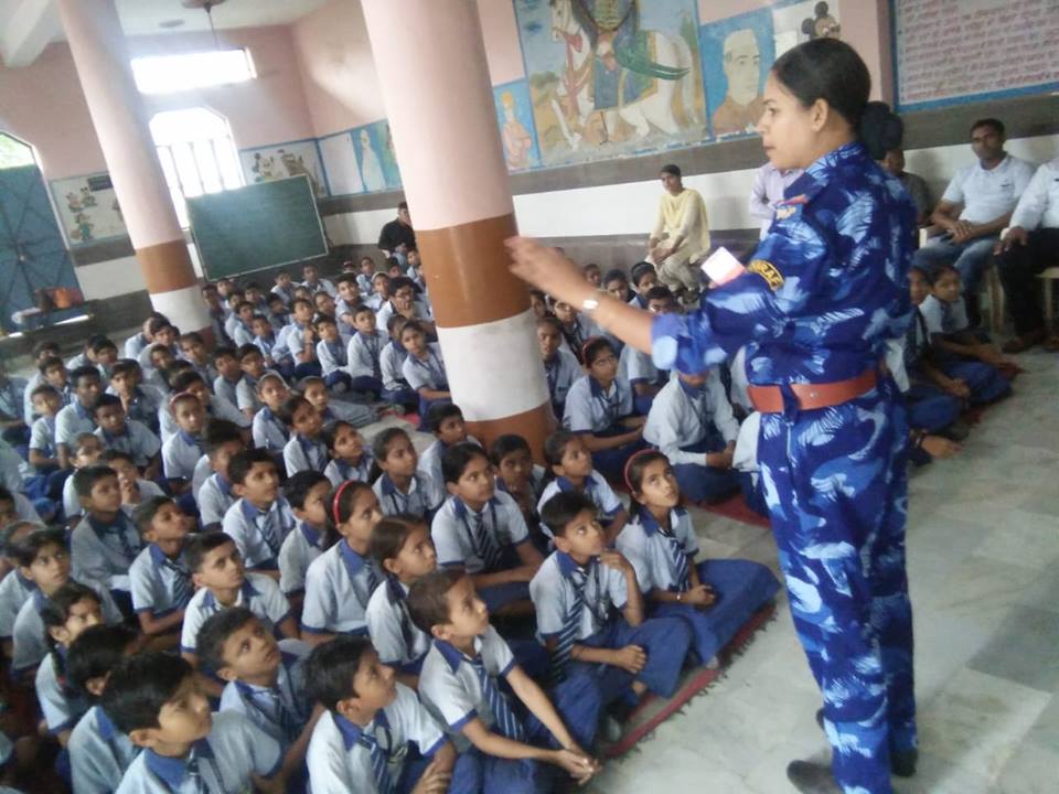 राणा प्रताप सी० सै० स्कूल में यातायात पुलिस और सड़क सुरक्षा संगठन की ओर से दुर्गा शक्ति एप की जागरूक्ता के लिए सेमिनार का किया गया आयोजन ।