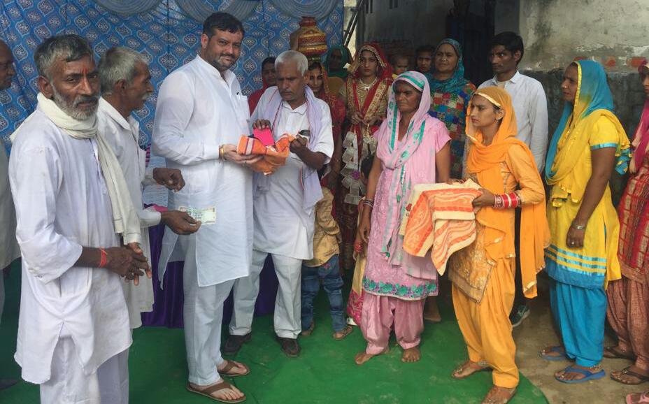 पूर्व चेयरमैन रवि खत्री ने बेटी जन्म पर कुंआ पूजन करने वाले परिवार को किया सम्मानित,  कन्या भूर्ण हत्या रोकने के लिए सभी वर्ग को आना होगा आगे : रवि खत्री,  बेटी नही बचाओगे तो बहु कहा से लाओगे : रवि खत्री