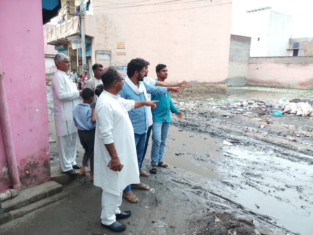 पूर्ण उत्तरी बाईपास संघर्ष समिति अध्यक्ष सतीश छिकारा ने 9 सितंबर रविवार को लाइनपार छोटूराम नगर में होने वाले एक दिवसीय धरना प्रदर्शन के लिए लोगों को दिया निमंत्रण,  लाइनपार व छोटू राम नगर कालोनियों में डोर टू डोर जनसंपर्क अभियान के तहत पूर्व जिला परिषद चेयरमैन सतीश छिकारा ने लोगो की सुनी समस्या,  लाइनपार के छोटूराम नगर में नालियां ठप, गलियों में कीचड़ की भरमार : सतीश छिकारा