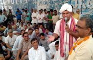*कांग्रेस की सरकार बनने पर करेंगे बहादुरगढ़ की 27 अवैध कालोनियों को वैध : तंवर*  *तंवर बोले-भाजपा कर रही है झूठ, लूट व फूट की राजनीति*  *अशोक तंवर छोटूराम नगर में सतीश छिकारा द्वारा दिए गए धरने पर पहुंचे*  *तंवर ने धरने पर पहुंचकर सतीश छिकारा की मांगों का किया समर्थन*