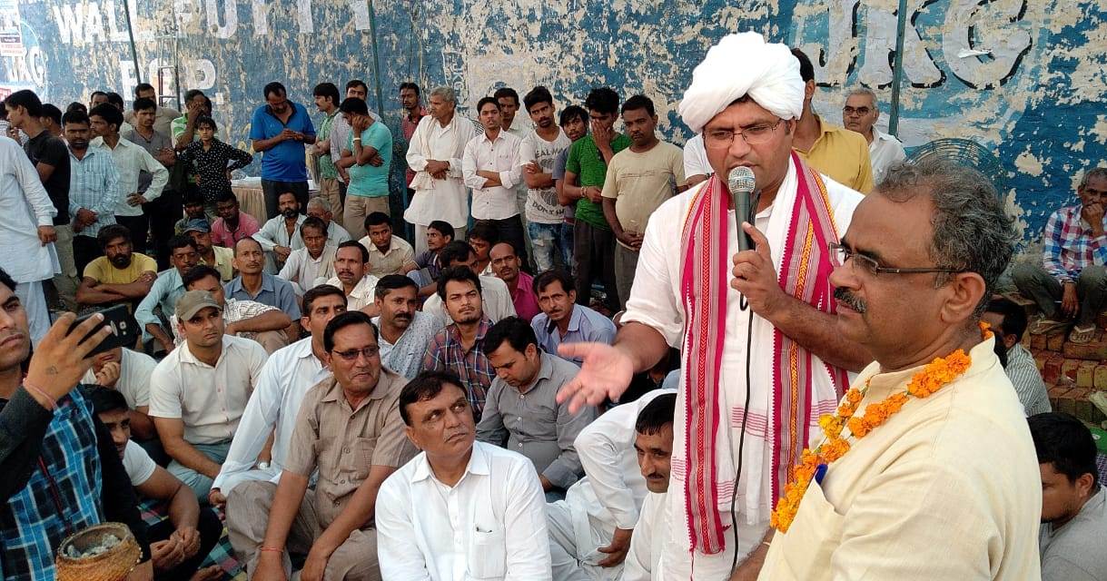 *कांग्रेस की सरकार बनने पर करेंगे बहादुरगढ़ की 27 अवैध कालोनियों को वैध : तंवर*  *तंवर बोले-भाजपा कर रही है झूठ, लूट व फूट की राजनीति*  *अशोक तंवर छोटूराम नगर में सतीश छिकारा द्वारा दिए गए धरने पर पहुंचे*  *तंवर ने धरने पर पहुंचकर सतीश छिकारा की मांगों का किया समर्थन*