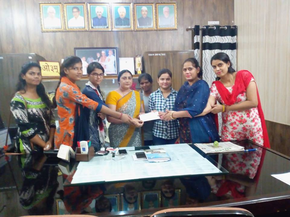 केरल बाढ़ पीडि़तों के आर्थिक सहयोग हेतु एन एस एस स्वयंसेविकाओं ने प्रधानमन्त्री राहतकोष में भेजी 21 हजार रुपये की धन राशि