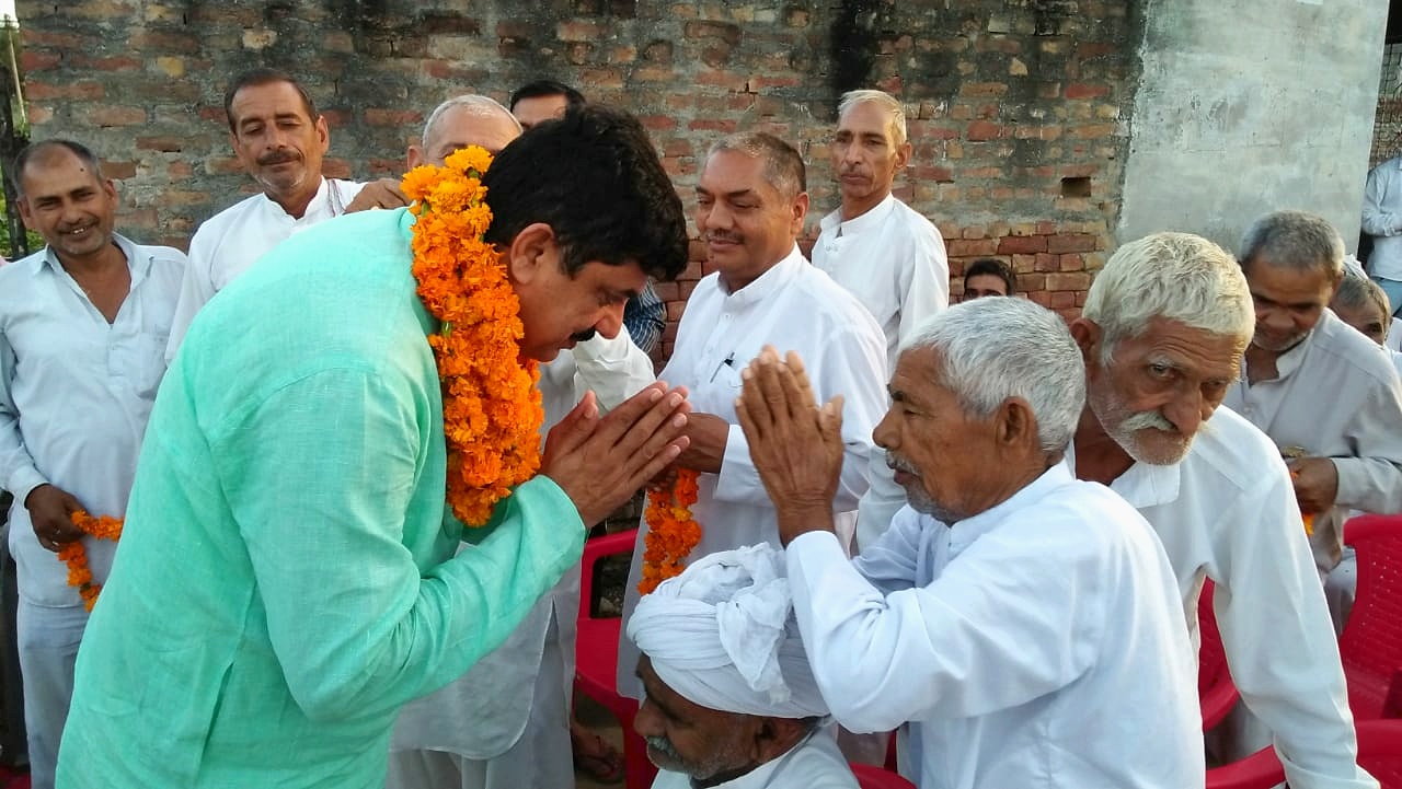 भाजपा सरकार की करनी और कथनी है एक समान,पूरे प्रदेष में हुआ समान विकासः- बिजेन्द्र दलाल, भाजपा जिलाध्यक्ष बिजेन्द्र दलाल ने वार्ड 8 और वार्ड 13 में किया जनसम्पर्क, लोगों ने गर्मजोशी से किया स्वागत,कहा प्रधानमंत्री और मुख्यमंत्री पर है पूरा भरोसा