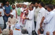 सतीश छिकारा की अगुवाई में संघर्ष समिति ने अशोक तंवर का जताया आभार *संघर्ष समिति के सदस्यों ने तंवर का फूल मालाओं व पगड़ी बांधकर किया सम्मान *कांग्रेस प्रदेश अध्यक्ष अशोक तंवर ने संघर्ष समिति द्वारा उठाए गए जनहित के मुद्दों का किया था खुलकर समर्थन