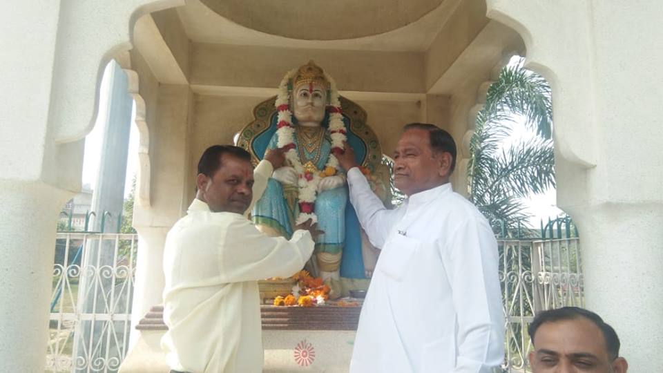 महाराजा अग्रसेन पार्क में युवा अग्रवाल वैश्य समाज ने महाराजा अग्रसेन जयंती मनाई धूमधाम से