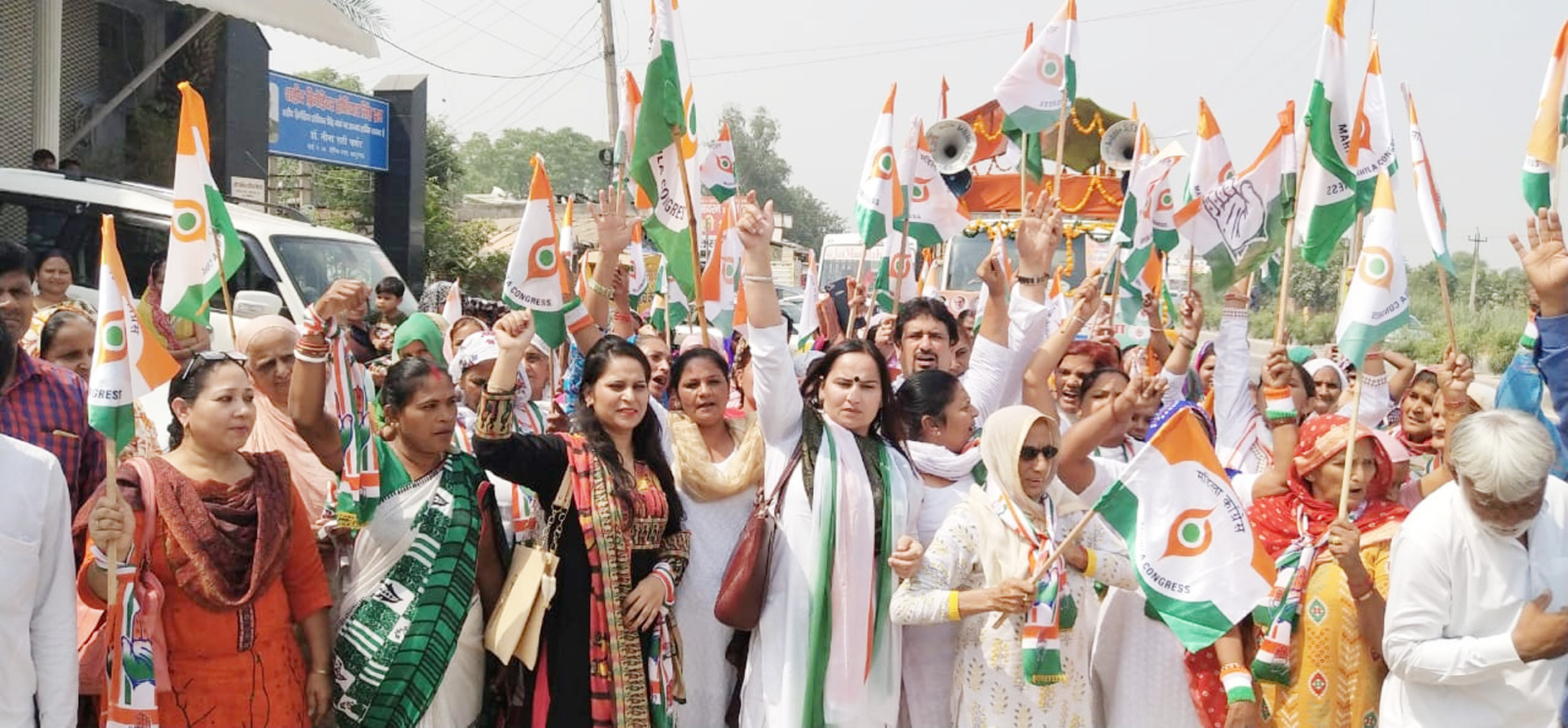 झज्जर जिले में महिला अधिकार यात्रा बनी अग्रणी व ऐतिहासिक : डा. नीना सतपाल राठी -डा. नीना सतपाल राठी की अगुवाई में हजारों कार्यकर्ताओं ने झज्जर कूच से पहले बहादुरगढ़ में किया शक्ति प्रदर्शन -यात्रा की सफलता को लेकर महिला कार्यकर्ताओं में दिखा पूरा उत्साह