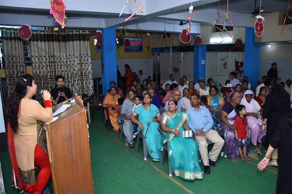 प्ले स्कूल किंगडम ऑफ टोडलर्स में मनाया ग्रैंड पेरेंट्स डे ।