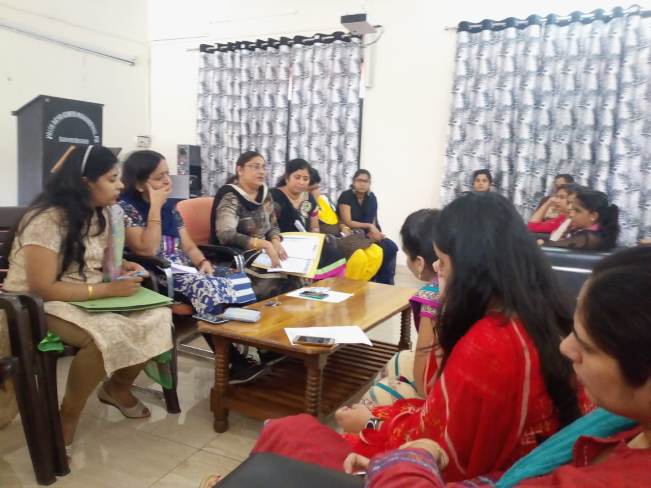 कक्षा प्रतिनिधि के रूप में दावेदार छात्राओं को दी चुनाव संबंधित प्रक्रिया की जानकारी
