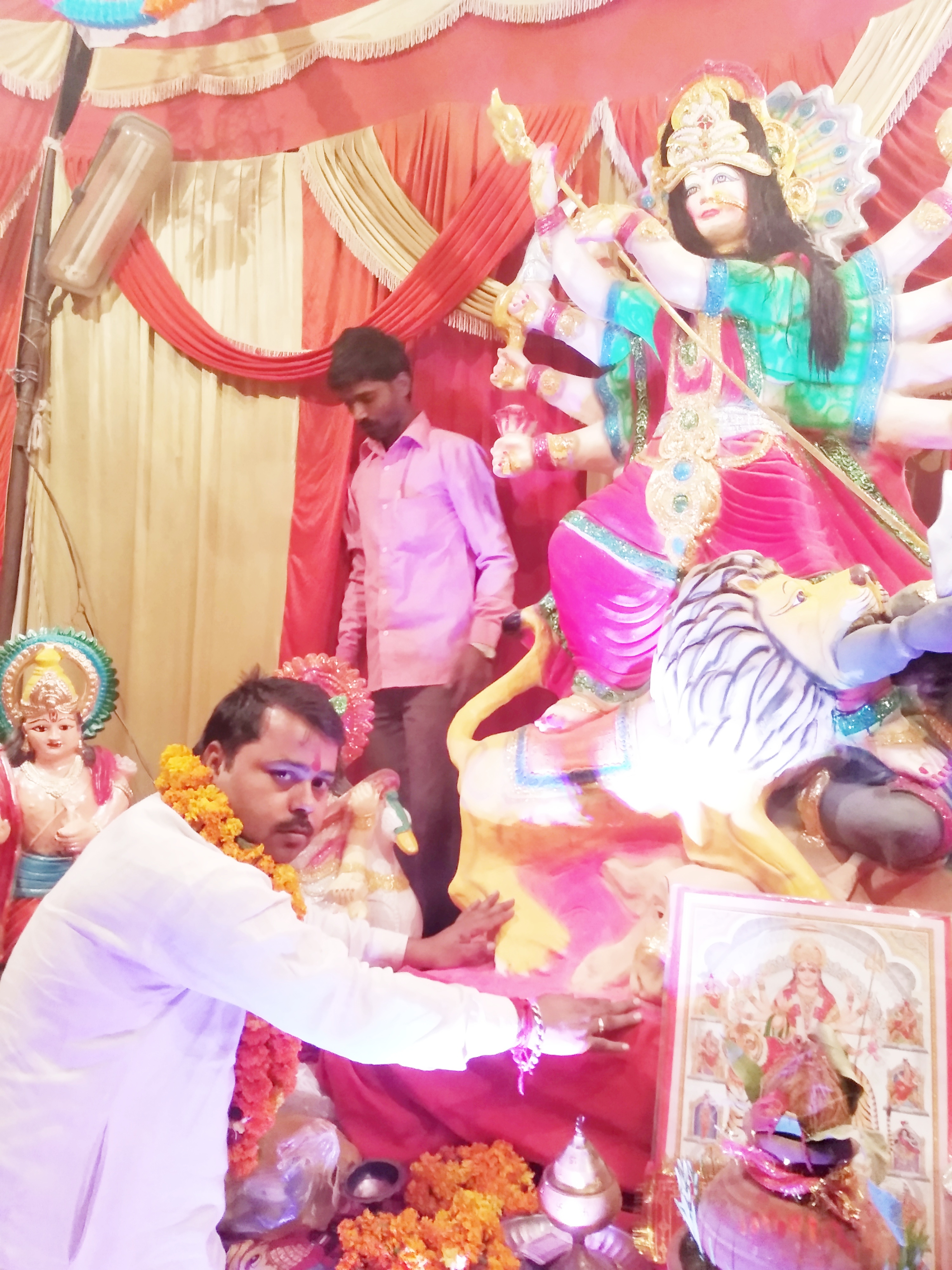 भाजपा नेता विजय शेखावत ने तीन दिवसीय दुर्गा पूजा महोत्सव का किया शुभारंभ, धार्मिक कार्यो से बढ़ता है भाईचारा : विजय शेखावत