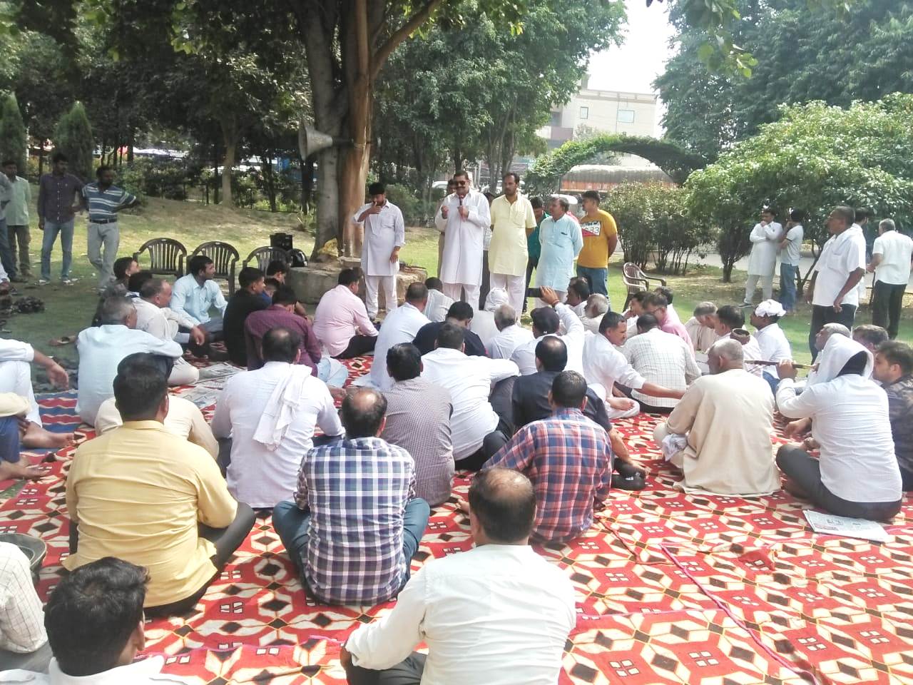 भाजपा की दमनकारी नीतियों से कर्मचारी परेशान: राजेंद्र जून * राजेंद्र जून ने किया हड़ताल पर बैठे रोडवेज कर्मचारियों का समर्थन