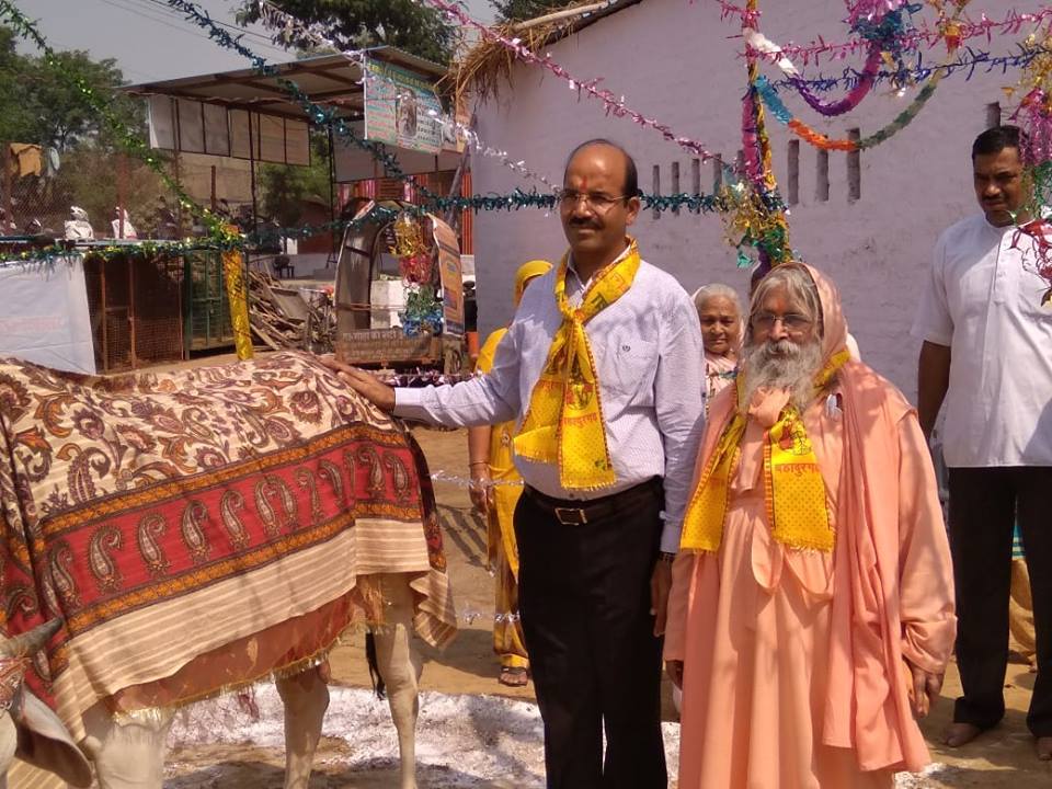 गाय जगत में केवल दूध देने वाला प्राणी ही नहीं, वैदिक सनातन धर्म का प्राण है: स्वामी दिव्यानंद जी