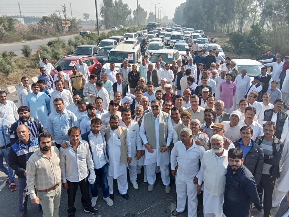 राजेंद्र जून हजारों कार्यकर्ताओं के साथ बरवाला जन क्रांति यात्रा रैली में पहुंचे * राजेंद्र जून बोले- जनविरोधी भाजपा सरकार से भूपेन्द्र हुड्डा दिला सकते है निजात * 2019 में केंद्र व हरियाणा में बनेगी कांग्रेस की सरकार