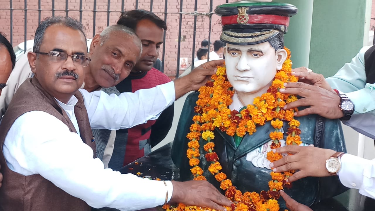 पूर्व जिला परिषद चेयरमैन सतीश छिकारा ने शहीद होशियार सिंह की पुण्यतिथि पर किया नमन, शहीद देश की अमूल्य धरोहर : सतीश छिकारा , वीरों की धरती है हरियाणा : सतीश छिकारा