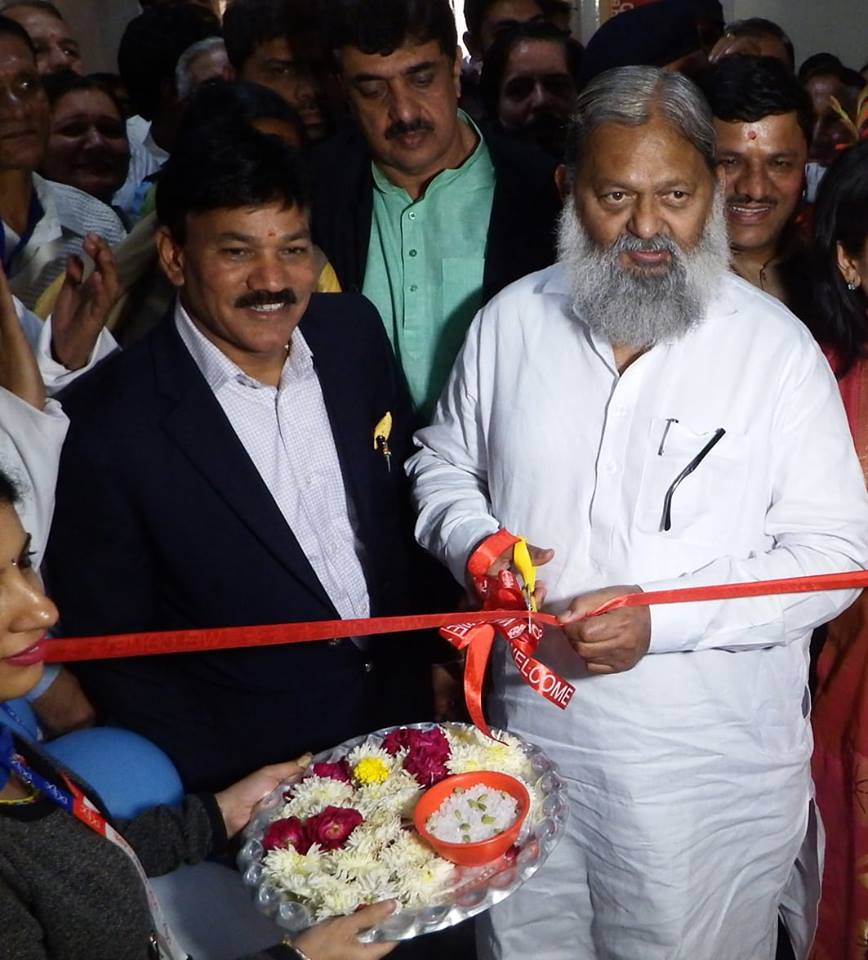 *स्वास्थ्य सेवाओं के ढांचागत विकास पर खर्च किए 950 करोड़ : विज* - *बहादुरगढ़ में 40 करोड़ की लागत से बनने वाले 200 बेड के अस्पताल विस्तारीकरण भवन का किया शिलान्यास* - *स्वास्थ्य मंत्री अनिल विज बोले, स्वास्थ्य सेवाएं प्रदान करने मेंं हरियाणा अव्वल*