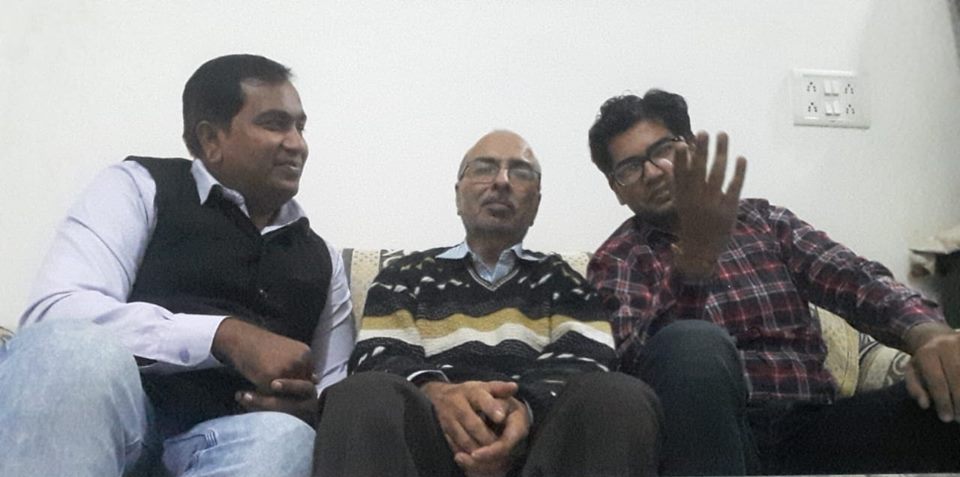मैं अकेला हूं इसी अहसास ने मारा मुझे
