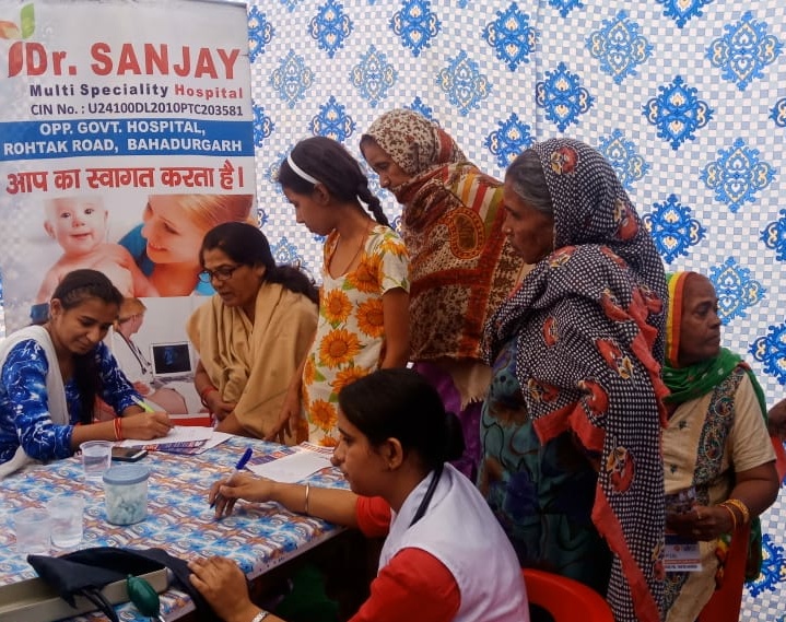 सर्दियों में जोड़ों के दर्द से बचना है तो हर जोड़ की करो नियमित कसरत- डॉक्टर संजय सिंह छठ पूजा के मौके पर डॉक्टर संजय हॉस्पिटल ने लगाया निशुल्क स्वास्थ्य जांच शिविर