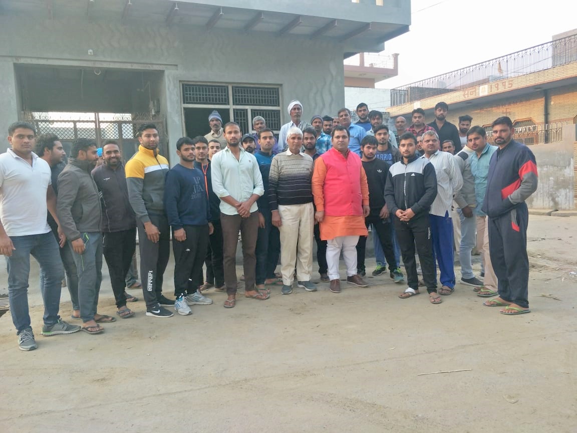 प्रदेश संयोजक नवीन सौलधा ने कानोंदा में चलाया जनसंपर्क अभियान * नवीन सौलधा ने ग्रामीणों को दी भाजपा की नीतियों की जानकारी