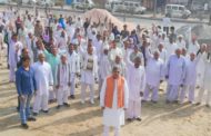 इनेलो वरिष्ठ नेता रमेश दलाल अपने समर्थको के साथ झज्जर युवा सम्मेलन में पहुंचे