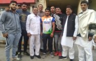 पूर्व विधायक नफे सिंह राठी व खेल प्रेमियों ने पहलवान मनीष का किया जोरदार स्वागत ।