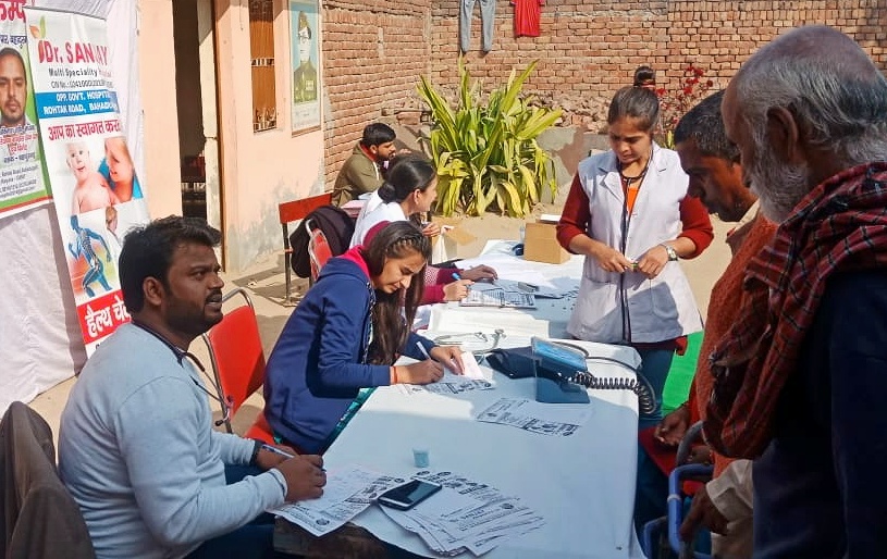ठंड से बचने के लिये घर के काम में भी गुनगुना पानी इस्तेमाल करें महिलायें:- डॉक्टर प्रीति *सर्दियों में बुजुर्गो को धूप निकलने के बाद करनी चाहिये सैर *डॉक्टर संजय मल्टीस्पेशिलिटी हॉस्पिटल ने लगाया निशुल्क स्वास्थ्य जांच शिविर, 195 मरीजों की हुई जांच