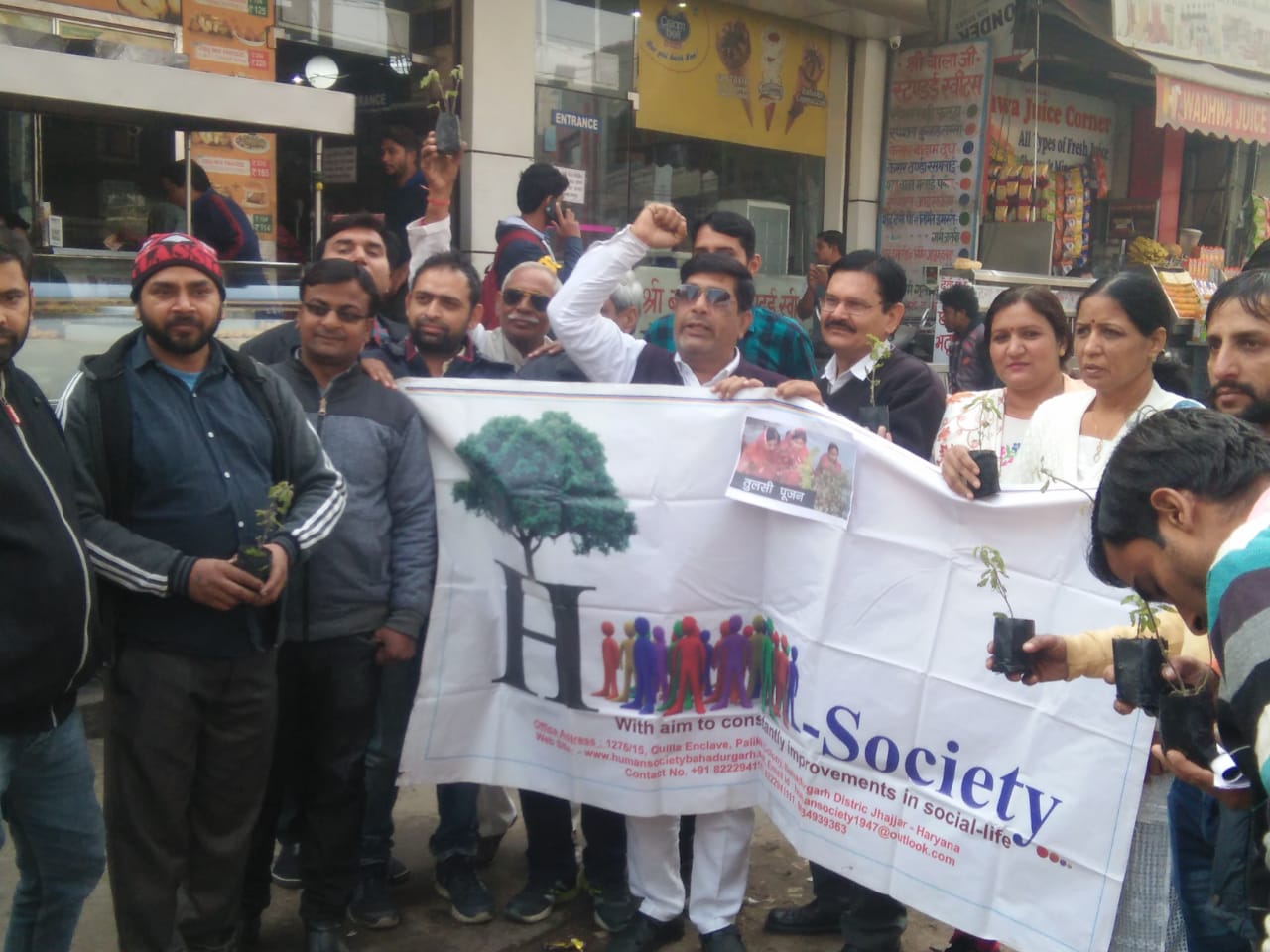 ह्यूमन सोसायटी द्वारा तुलसी पूजन दिवस को लेकर चलाया गया जन जागरण अभियान