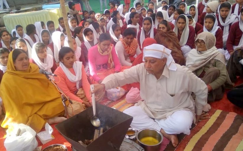 चौगान माता पर हुआ 13वां विशाल भंडारा व हवन यज्ञ * भंडारा अवसर पर समिति ने कन्या गुरूकुल को भेंट किए कंप्यूटर