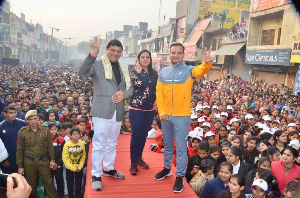 *राहगीरी की पहली वर्षगांठ रेलवे रोड पर मनी धूमधाम से* - *एमएलए नरेश कौशिक, डीसी सोनल गोयल व एसपी पंकज नैन ने किया प्रोत्साहित* - *सांस्कृतिक मंच से केडी-एमडी सहित अन्य कलाकारों ने दी बेहतर प्रस्तुति* - *केक काटकर मनाई राहगीरी की पहली एनिवर्सरी* - *लोहड़ी पर्व किया बेटियों को समर्पित*