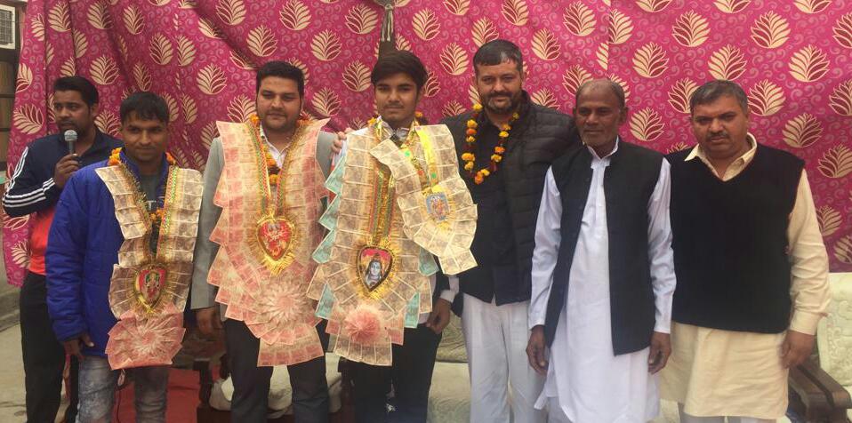 कांग्रेस नेता रवि खत्री ने गोल्डमेडलिस्ट अमित कुमार को भव्य स्वागत करके पलकों पर बैठाया