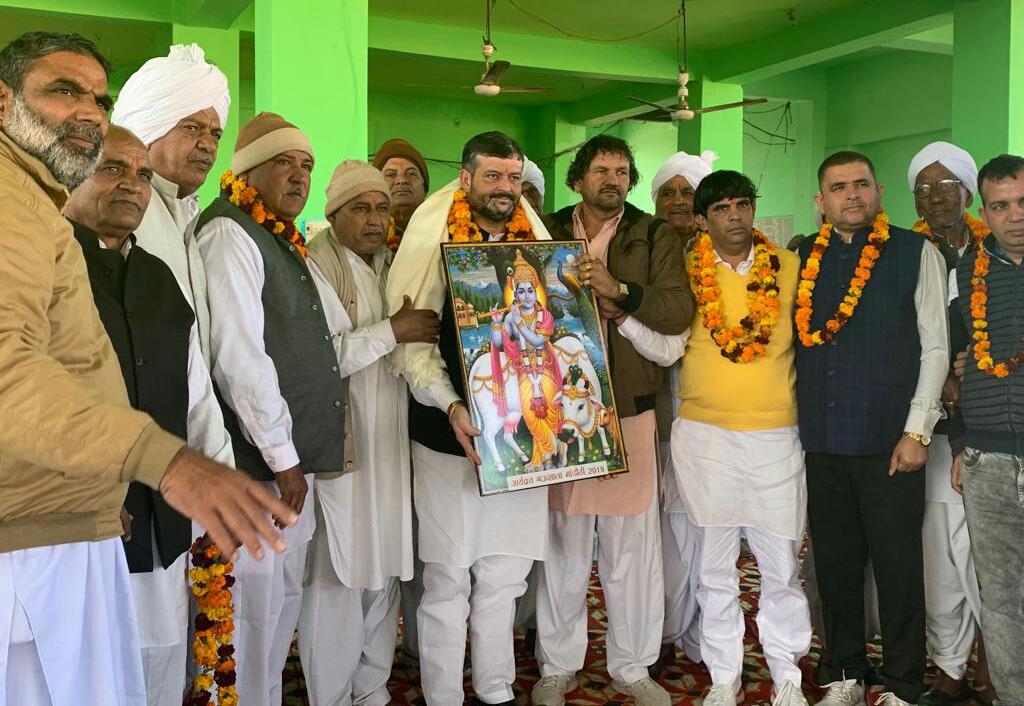 कांग्रेस नेता रवि खत्री ने मांडौठी गौशाला में दिया 1 लाख 1 हजार का दान