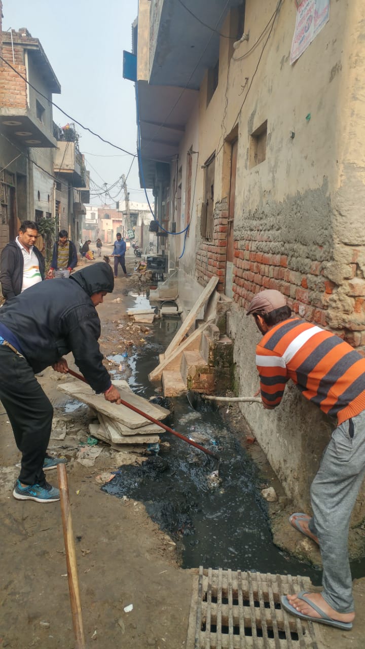 लोहड़ी व मकर सक्रांति के उपलक्ष में समिति ने चलाया सफाई अभियान-