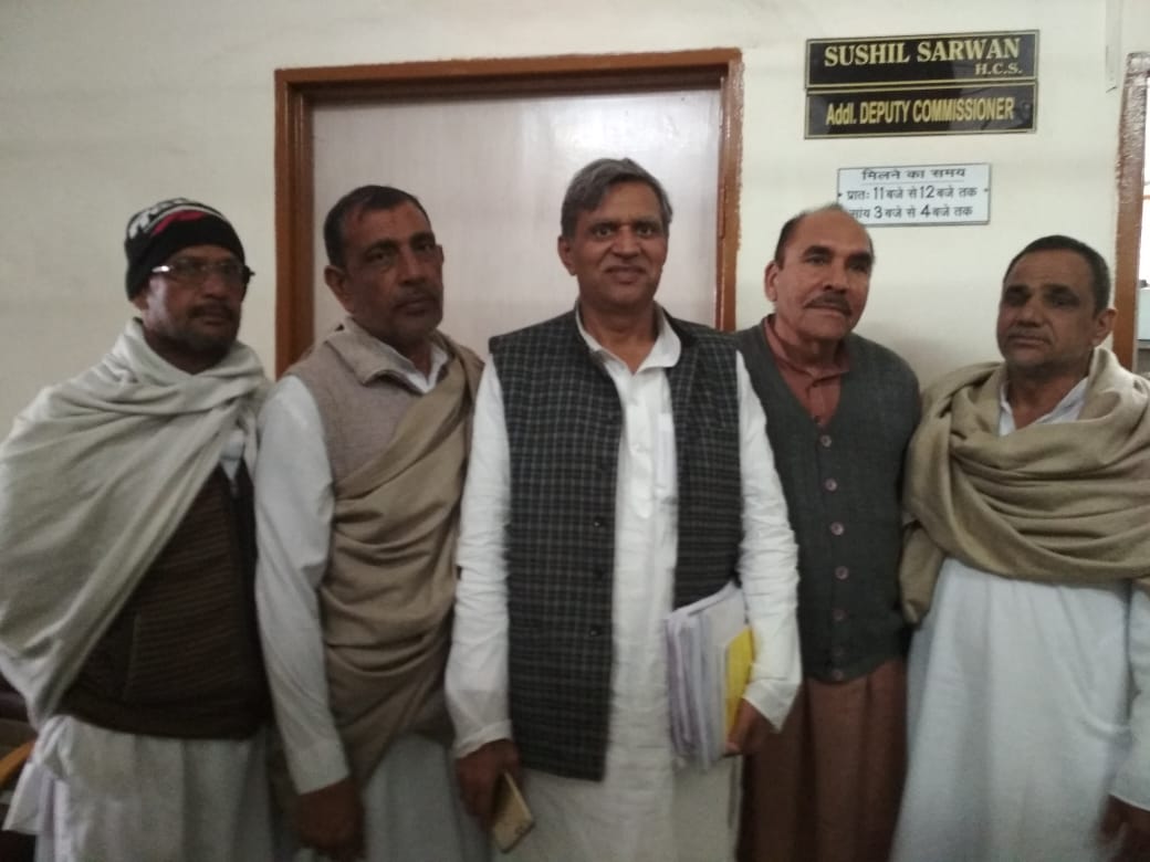 छारा ज़मीन अधिग्रहण मामले में किसानो व् अधिकारियों के बीच हुई महत्वपूर्ण वार्ता, किसानों ने रखी 72 लाख प्रति  एकड़ के कलेक्टर रेट की मांग।*