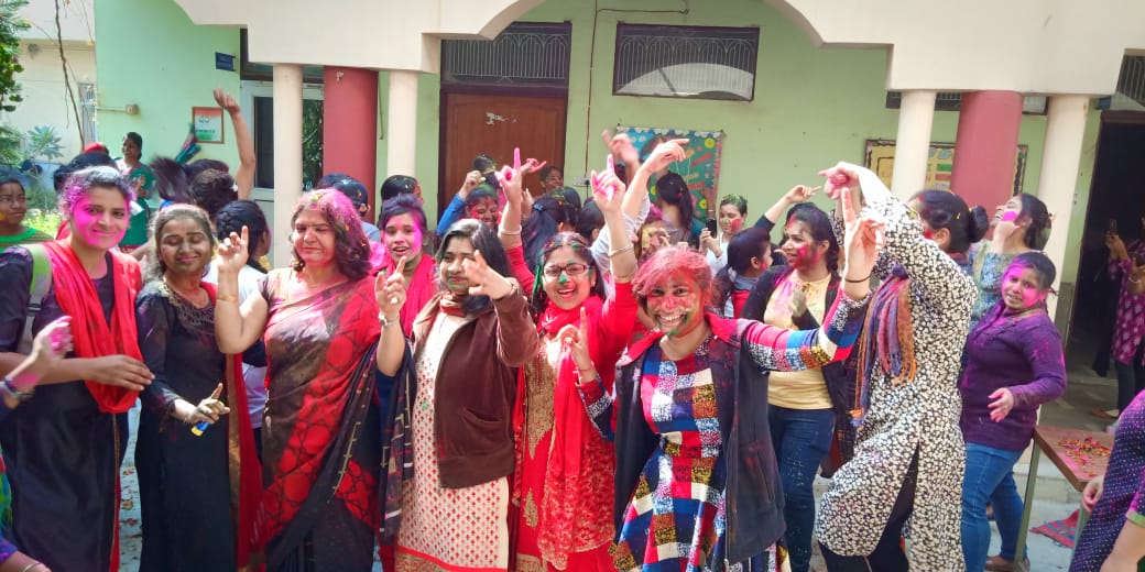 वैश्य बी.एड. कॉलेज, बहादुरगढ़ में धूमधाम से मनाई गई इको फ्रेंडली होली ।
