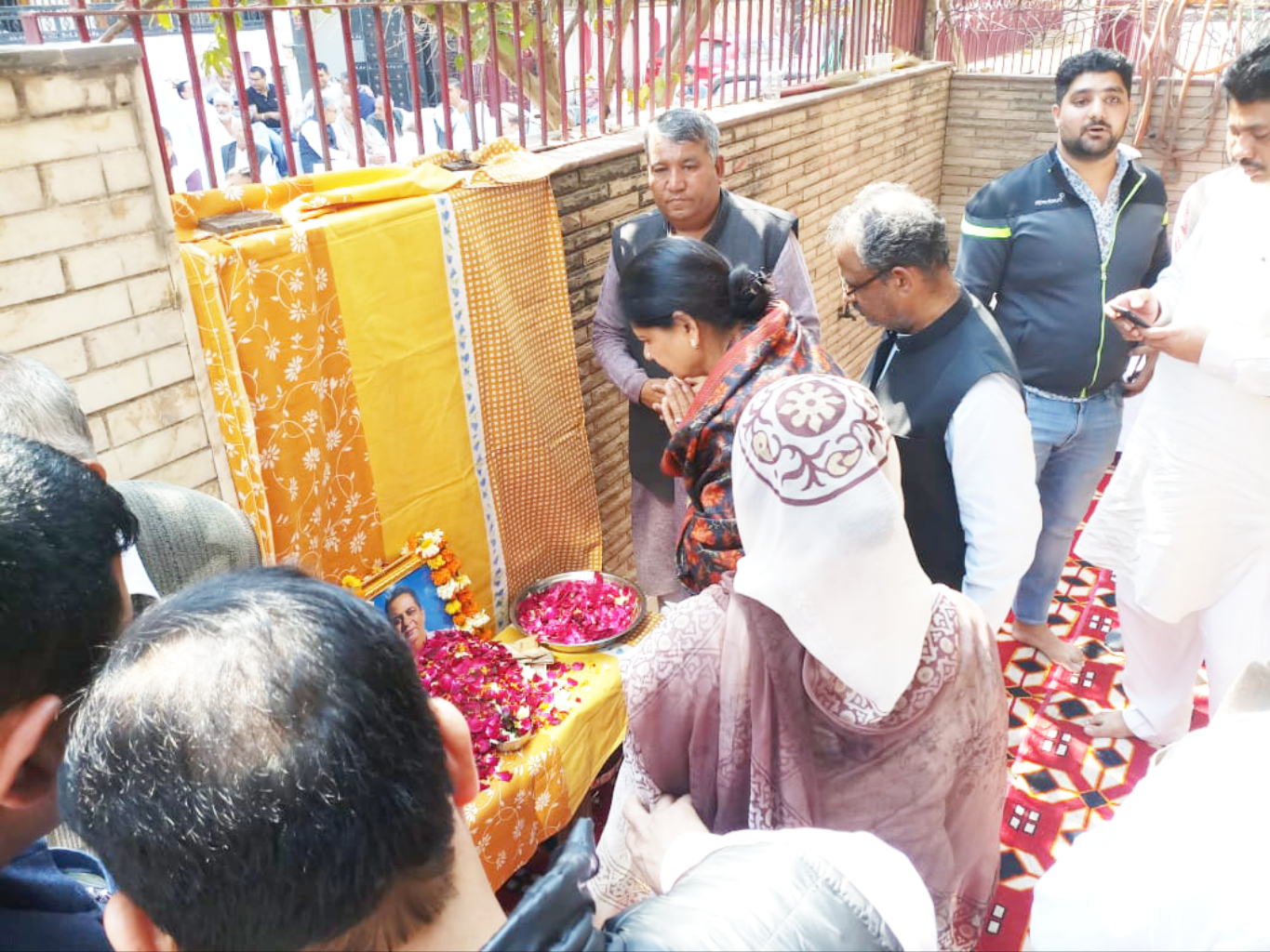 पूर्व सीएम पत्नी आशा हुड्डा ने स्व. नरेश छिकारा के निधन पर जताया शोक,   स्व. नरेश छिकारा की तेहरवीं पर कांग्रेस नेता सतीश छिकारा ओर परिवार की आंखे रही नम