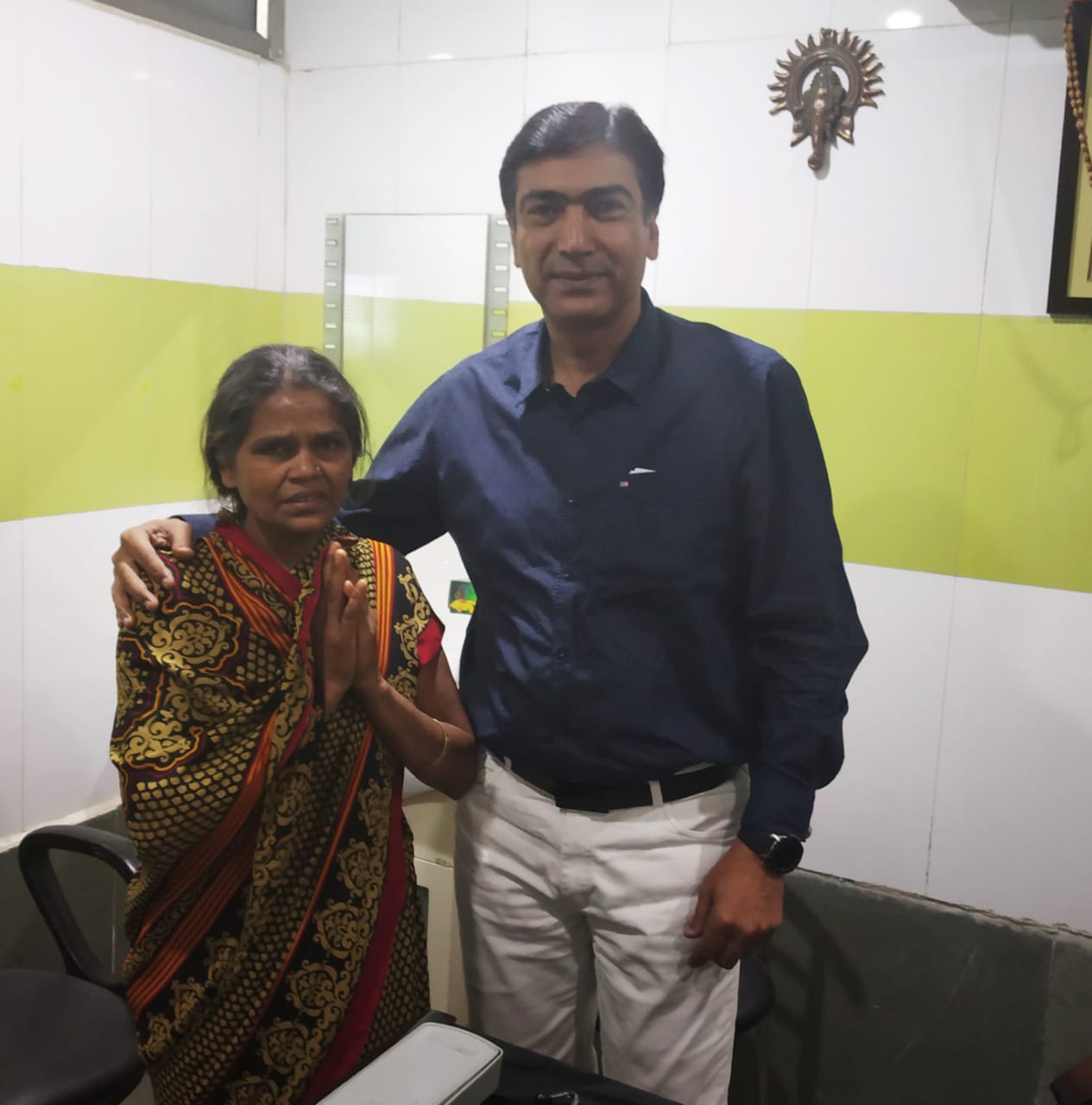 व्यवसायिकता की दौड़ में डॉ. राठी ने पेश की मानवता की मिसाल
