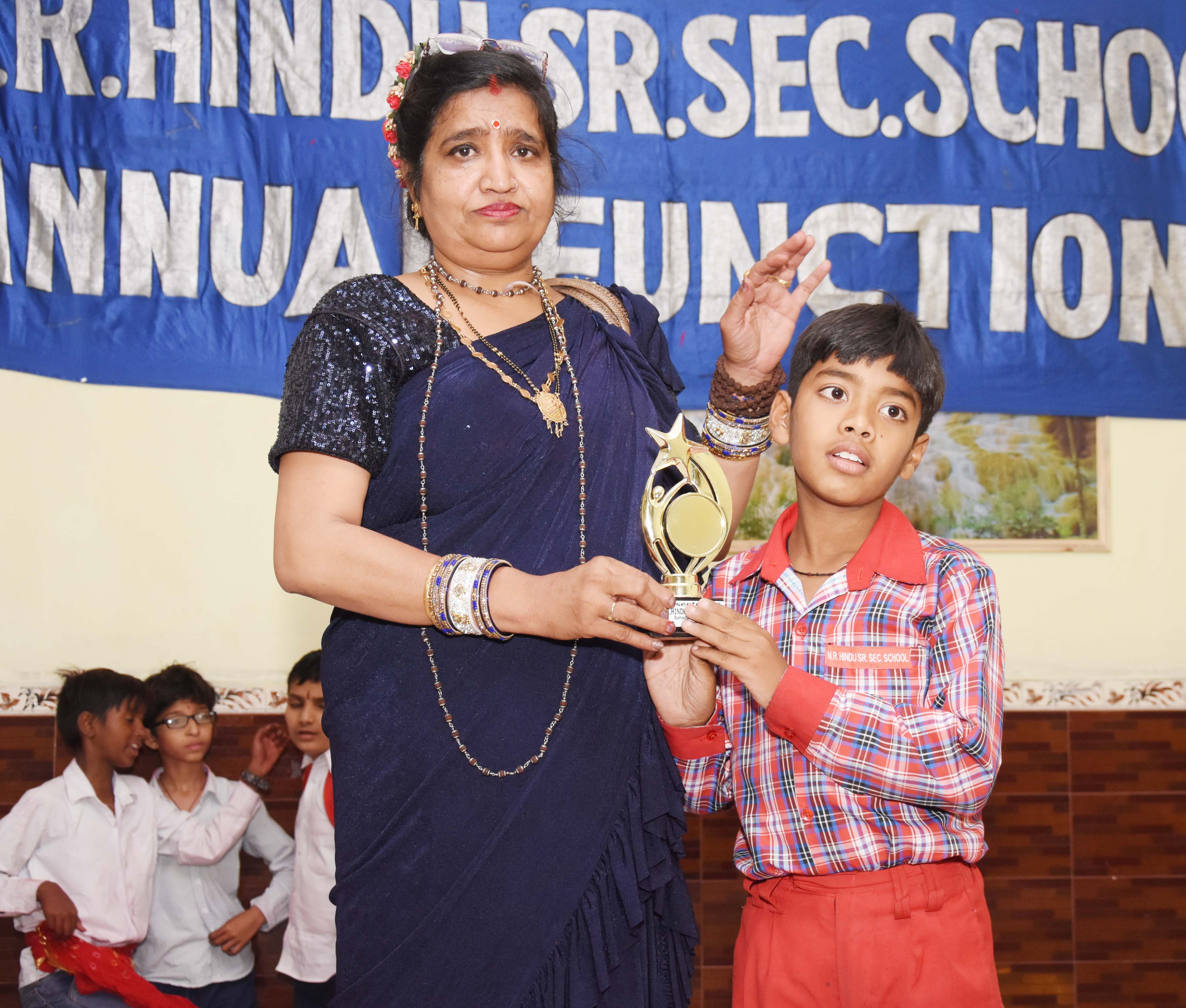 आज के विद्यार्थी ही देश का भावी भविष्य: नेहरा * एन.आर हिन्दू सीनियर सेकेंडरी स्कूल का वार्षिक उत्सव मनाया गया * विद्यार्थियों द्वारा प्रस्तुत की गई सांस्कृतिक प्रस्तुतियों ने सभी का मन मोहा