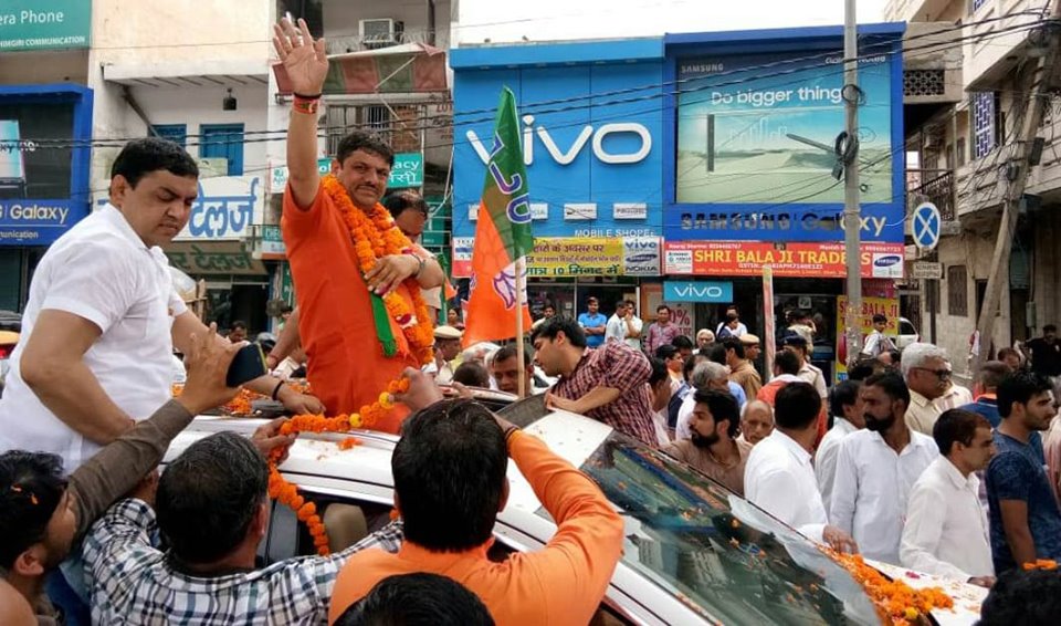 *एक बार फिर से मोदी सरकार :* *राष्ट्रहित में 36 बिरादरी ने दिया भाजपा को समर्थन : कौशिक* - *विधायक नरेश कौशिक के नेतृत्व में बहादुरगढ़ में निकला विजय जुलूस* - *रोहतक लोस से डा.अरविंद शर्मा के सांसद बनने में निभाई हलके ने अहम जिम्मेवारी* - *भाजपा की जीत से उत्साहित विधायक बोले, मोदी है तो सब मुमकिन है*
