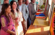 कला व आध्यात्म का अनूठा संगम है पेंटिंग प्रदर्शनी में : उपायुक्त - उपायुक्त जितेंद्र दहिया ने किया आर्टिस्ट शीतल चौधरी द्वारा लगाई प्रदर्शनी का शुभारंभ - सप्ताह भर लगेगी वैश्य बीएड कालेज में पेंटिंग प्रदर्शनी