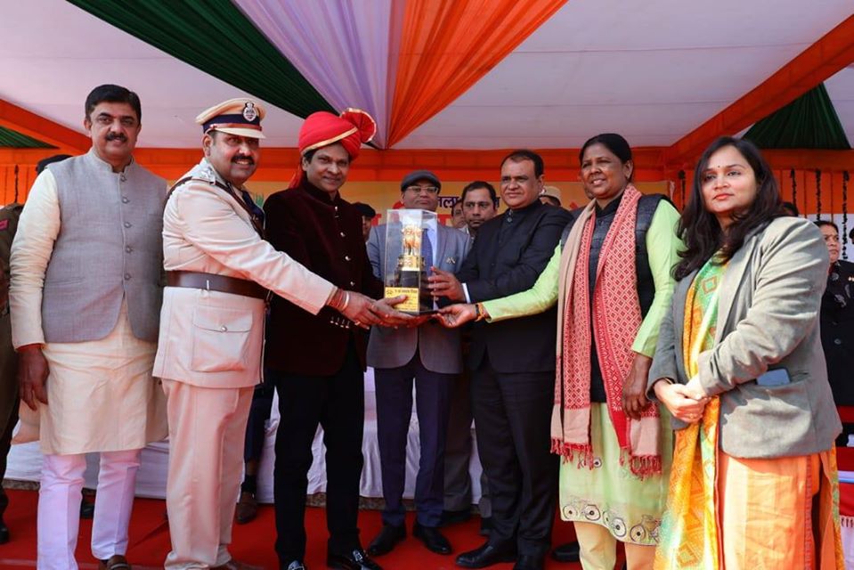 *झज्जर में मंडल आयुक्त डा.डी.सुरेश ने किया राष्ट्रीय ध्वजारोहण*